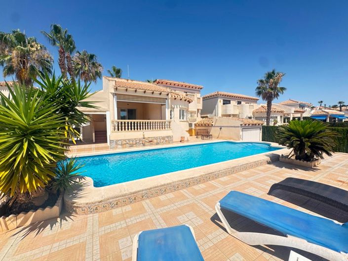 Image No.1-3 Bed Villa for sale
