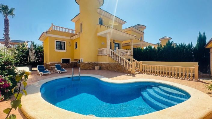 Image No.1-3 Bed Villa for sale