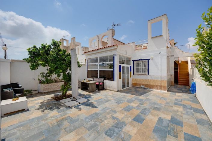 Image No.1-2 Bed House for sale