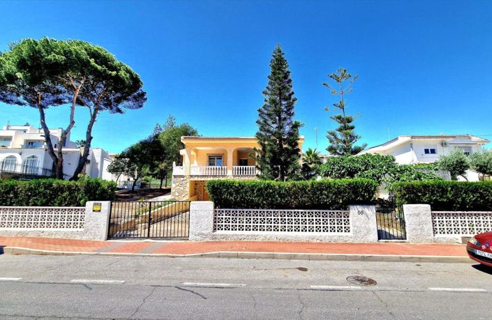 Image No.1-3 Bed Villa for sale
