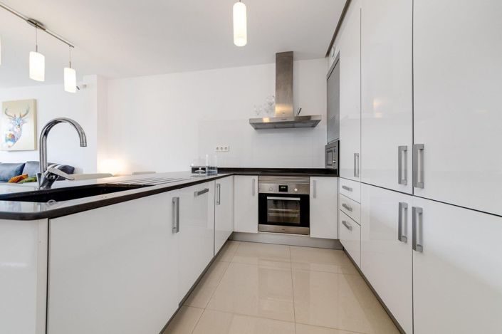 Image No.10-3 Bed House for sale