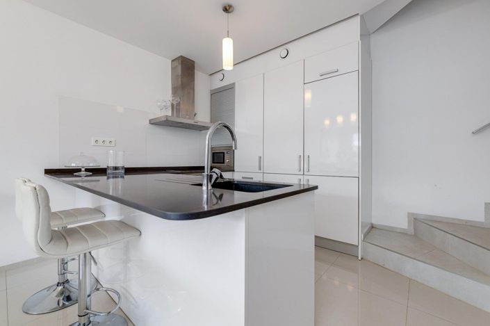 Image No.8-3 Bed House for sale