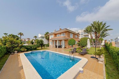 Villa de 5 chambres à vendre à Torrevieja