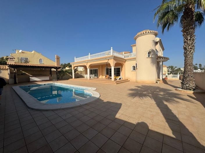 Image No.1-4 Bed Villa for sale