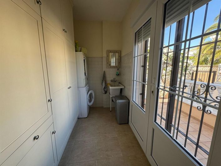 Image No.8-Villa de 4 chambres à vendre à Orihuela Costa