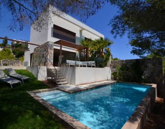 Image No.1-4 Bed Villa for sale