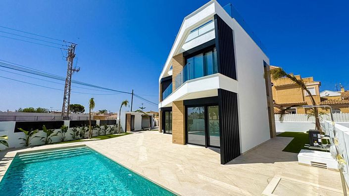 Image No.1-4 Bed Villa for sale