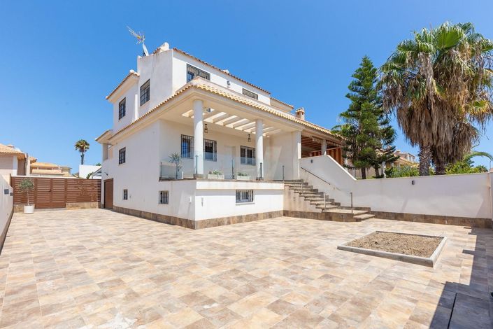 Image No.1-4 Bed Villa for sale