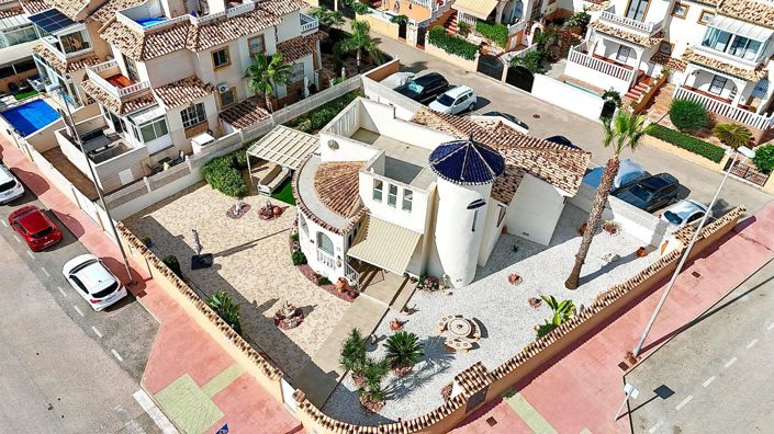 Image No.1-2 Bed Villa for sale