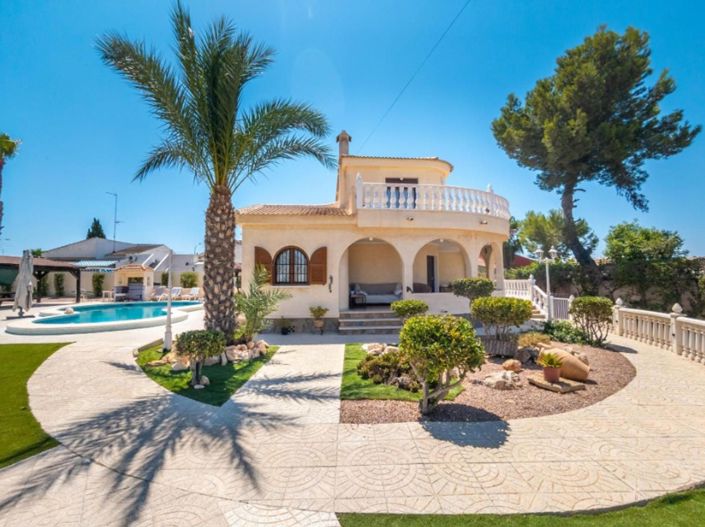 Image No.1-Villa de 4 chambres à vendre à Torrevieja
