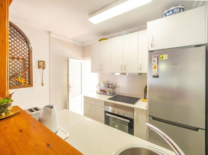 Image No.10-3 Bed House for sale