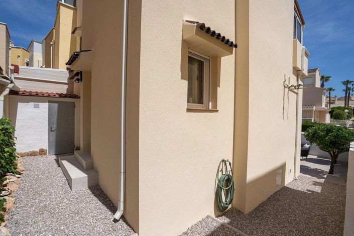 Image No.25-2 Bed House for sale