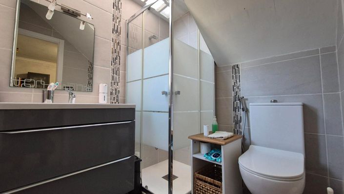 Image No.11-3 Bed House for sale