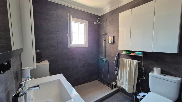 Image No.15-3 Bed House for sale