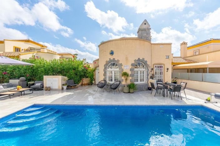 Image No.1-3 Bed Villa for sale