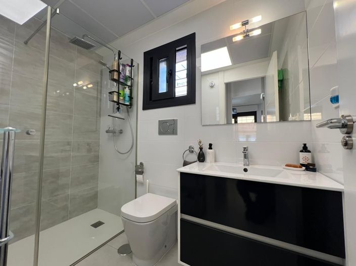 Image No.20-2 Bed Bungalow for sale