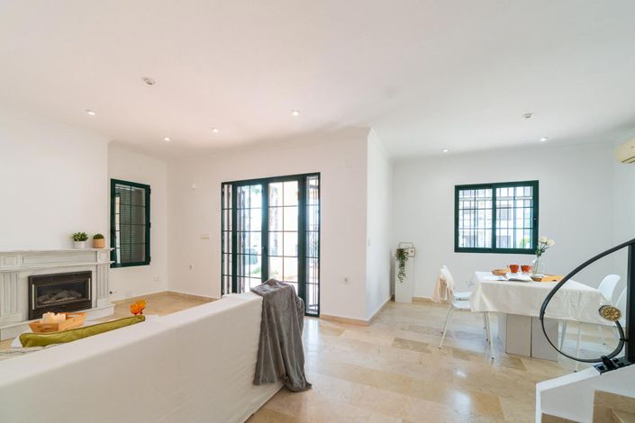 Image No.12-3 Bed Villa for sale