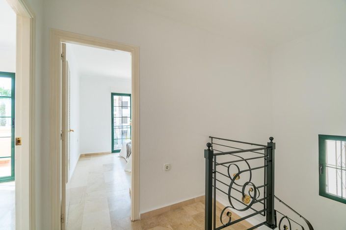 Image No.24-3 Bed Villa for sale