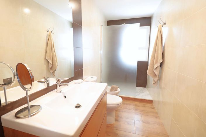 Image No.15-3 Bed House for sale