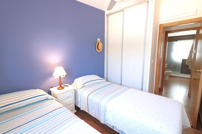 Image No.19-3 Bed House for sale