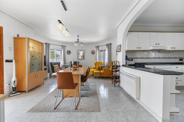 Image No.3-4 Bed Villa for sale