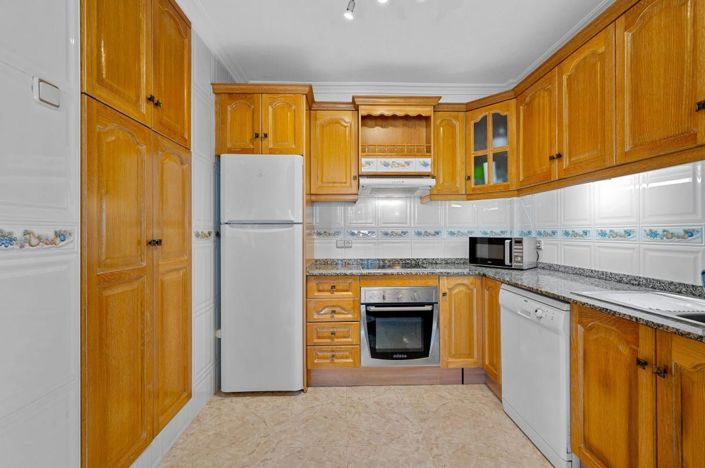 Image No.15-3 Bed House for sale