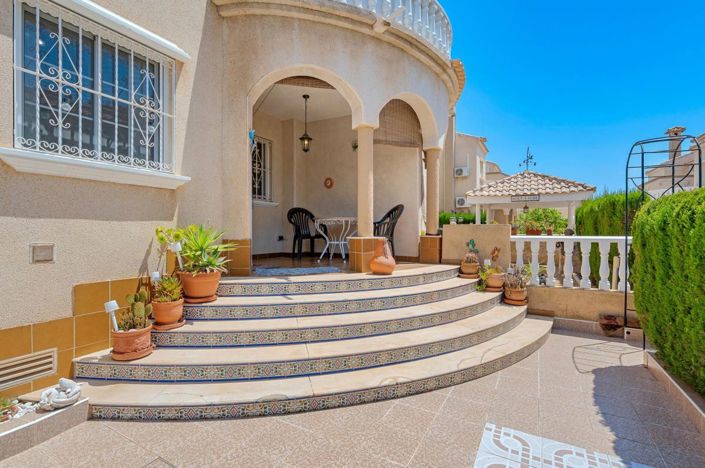 Image No.8-3 Bed House for sale