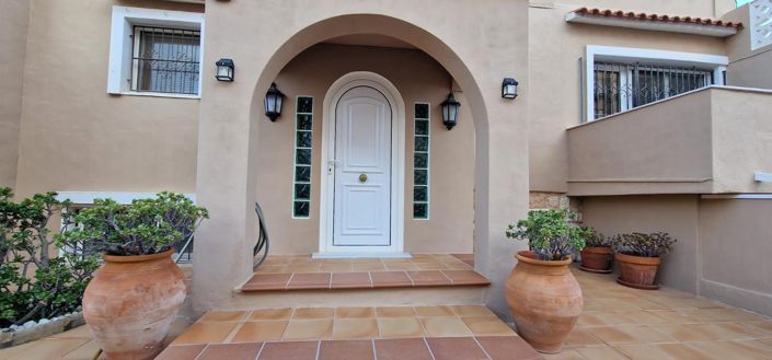 Image No.2-6 Bed House for sale