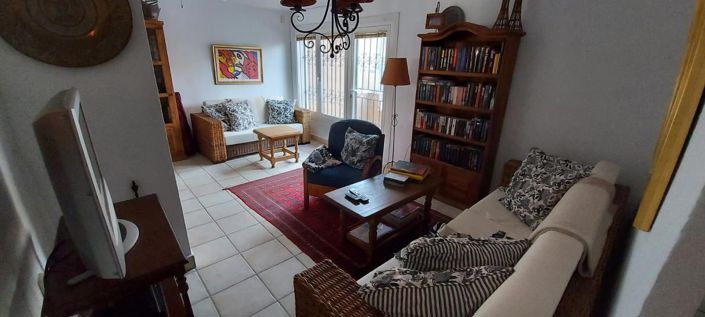 Image No.9-6 Bed House for sale