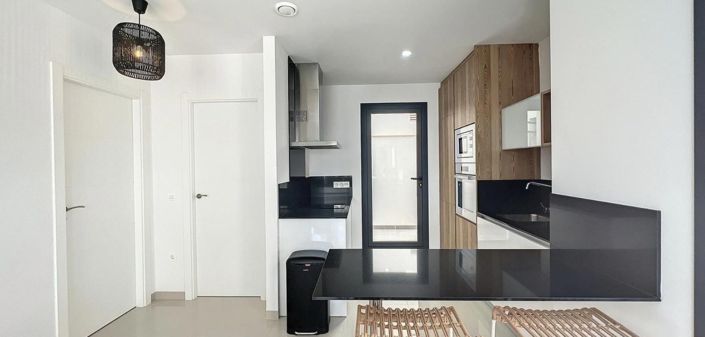 Image No.6-3 Bed House for sale