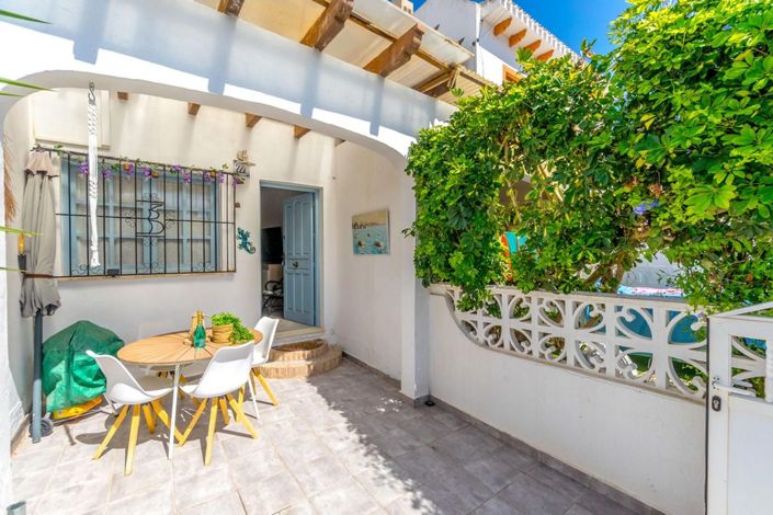 Image No.1-2 Bed House for sale