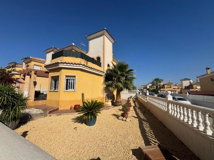 Image No.1-3 Bed Villa for sale