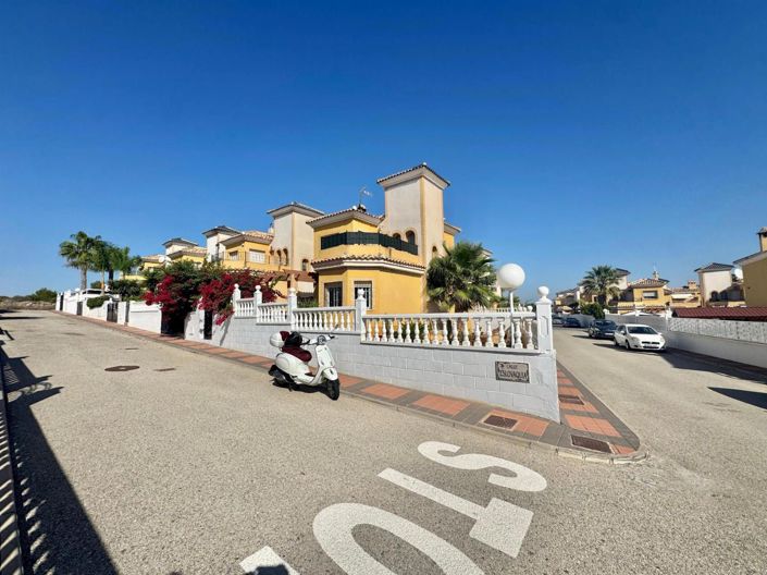 Image No.2-3 Bed Villa for sale