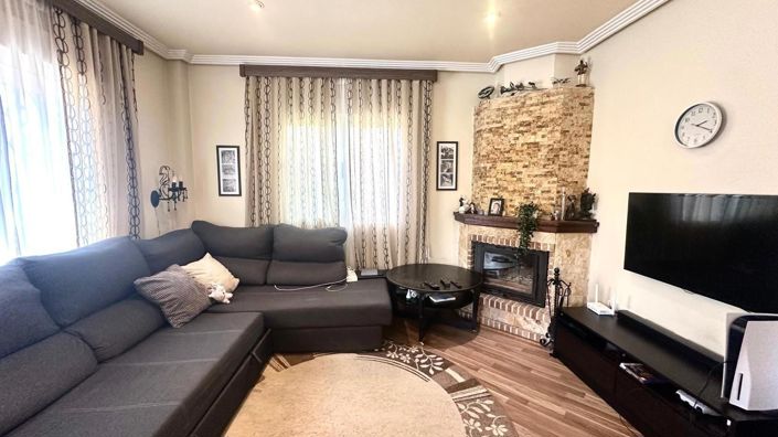 Image No.18-3 Bed House for sale