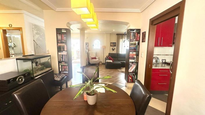 Image No.19-3 Bed House for sale