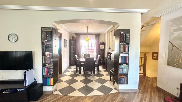 Image No.20-3 Bed House for sale