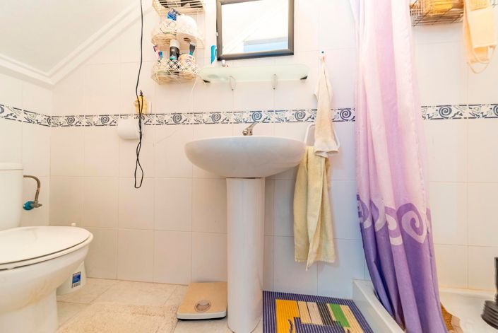 Image No.15-3 Bed House for sale