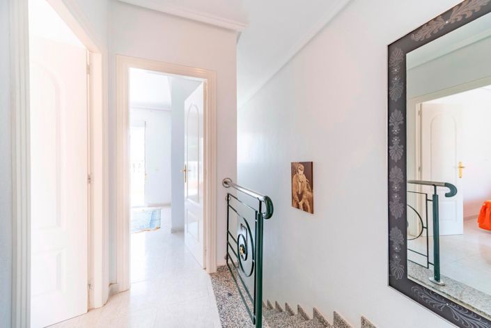 Image No.17-3 Bed House for sale