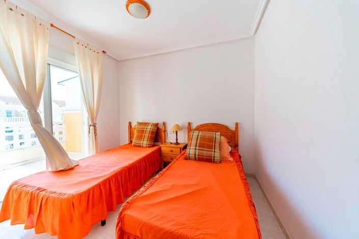 Image No.18-3 Bed House for sale