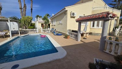 Villa de 3 chambres à vendre à Torrevieja