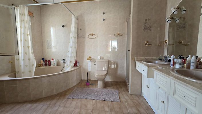 Image No.12-3 Bed Villa for sale