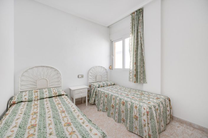 Image No.21-2 Bed Bungalow for sale