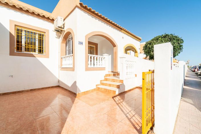 Image No.1-2 Bed House for sale