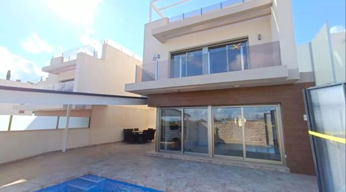 Image No.1-3 Bed Villa for sale