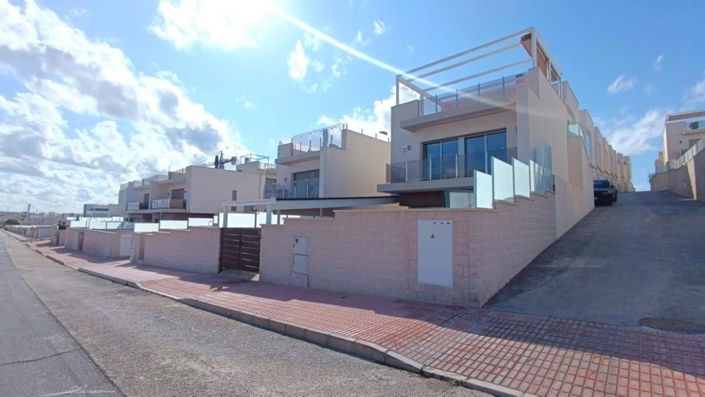 Image No.3-3 Bed Villa for sale