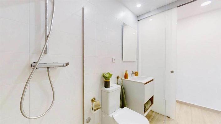 Image No.25-2 Bed Bungalow for sale