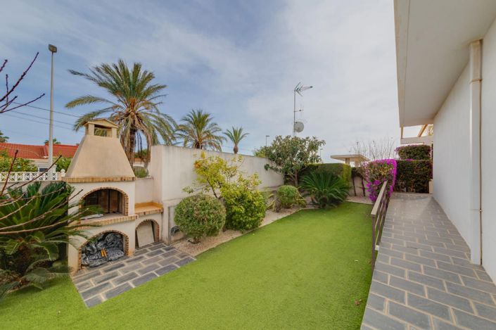 Image No.16-3 Bed House for sale