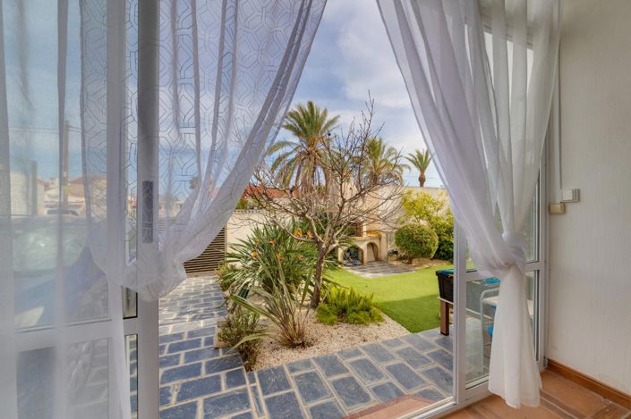 Image No.17-3 Bed House for sale