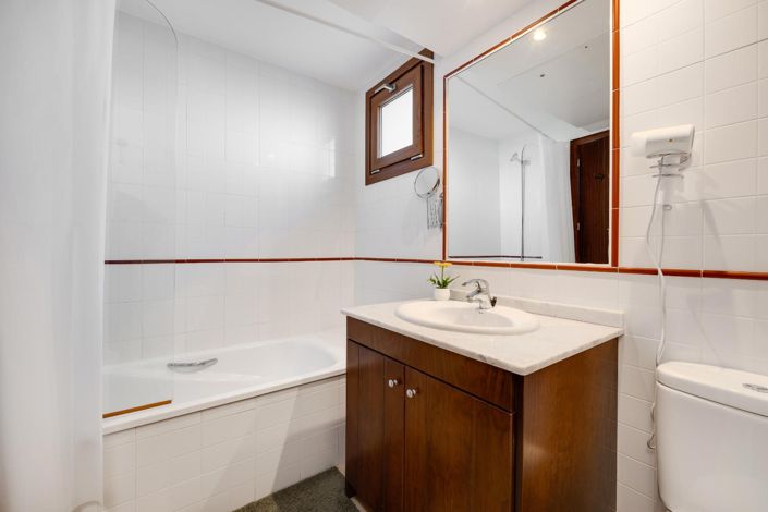 Image No.26-2 Bed Apartment for sale