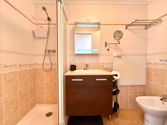 Image No.17-2 Bed House for sale